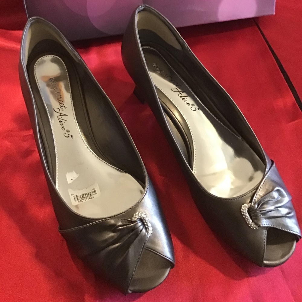 Women’s dress heels